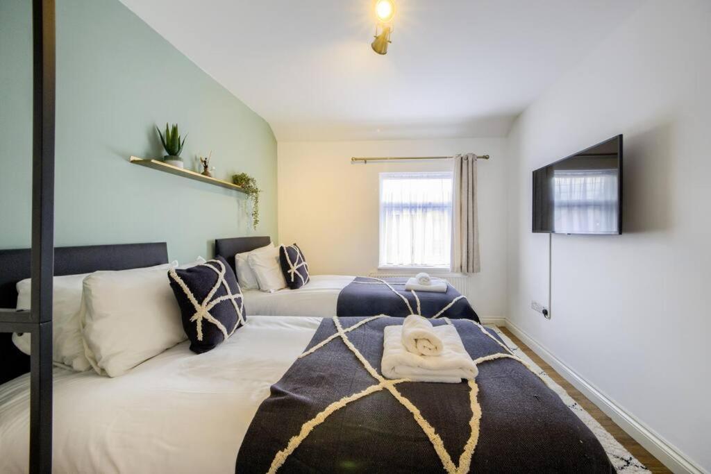 Low Rate For A 4-Bedroom House In Coventry With Free Unlimited Wi-Fi 2 Car Parking 53 Qmc المظهر الخارجي الصورة