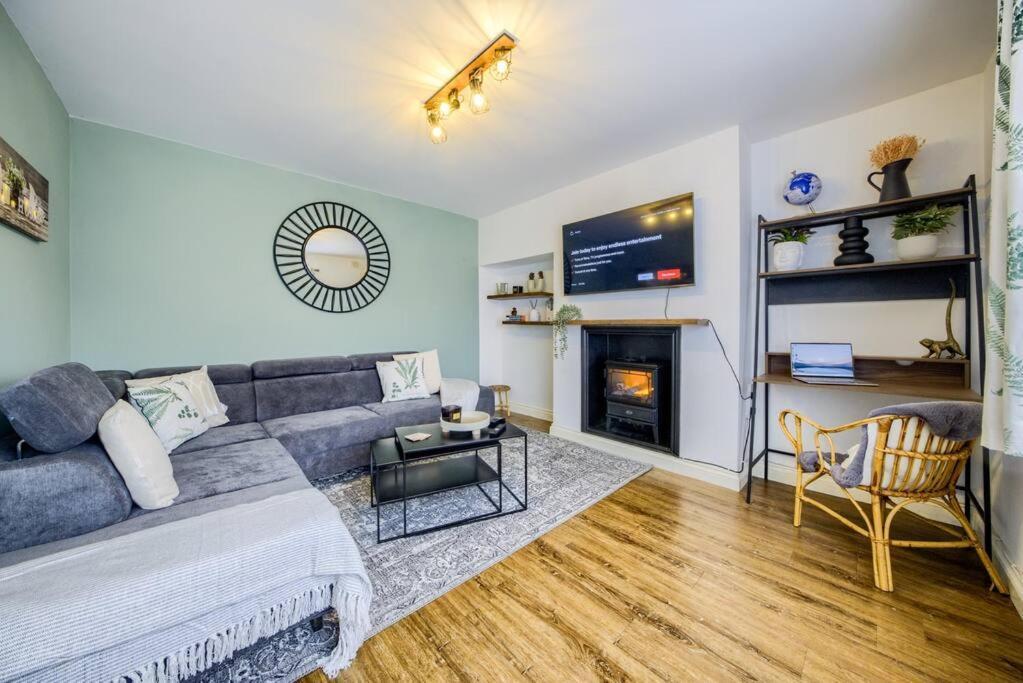 Low Rate For A 4-Bedroom House In Coventry With Free Unlimited Wi-Fi 2 Car Parking 53 Qmc المظهر الخارجي الصورة