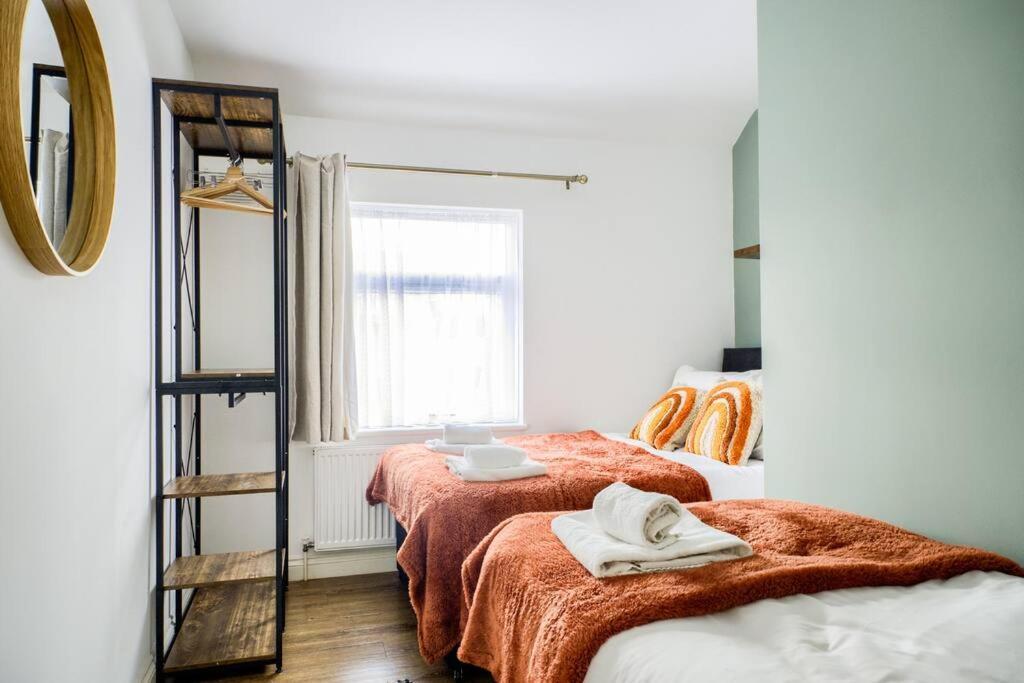 Low Rate For A 4-Bedroom House In Coventry With Free Unlimited Wi-Fi 2 Car Parking 53 Qmc المظهر الخارجي الصورة