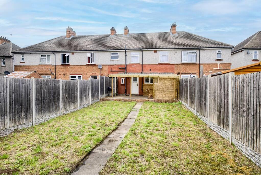 Low Rate For A 4-Bedroom House In Coventry With Free Unlimited Wi-Fi 2 Car Parking 53 Qmc المظهر الخارجي الصورة