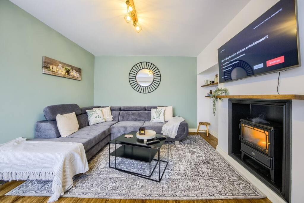 Low Rate For A 4-Bedroom House In Coventry With Free Unlimited Wi-Fi 2 Car Parking 53 Qmc المظهر الخارجي الصورة