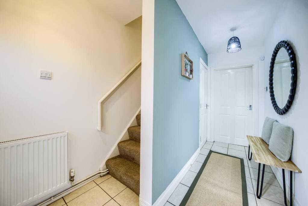 Low Rate For A 4-Bedroom House In Coventry With Free Unlimited Wi-Fi 2 Car Parking 53 Qmc المظهر الخارجي الصورة