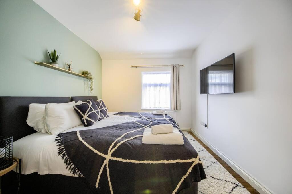 Low Rate For A 4-Bedroom House In Coventry With Free Unlimited Wi-Fi 2 Car Parking 53 Qmc المظهر الخارجي الصورة