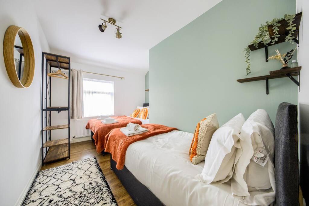 Low Rate For A 4-Bedroom House In Coventry With Free Unlimited Wi-Fi 2 Car Parking 53 Qmc المظهر الخارجي الصورة