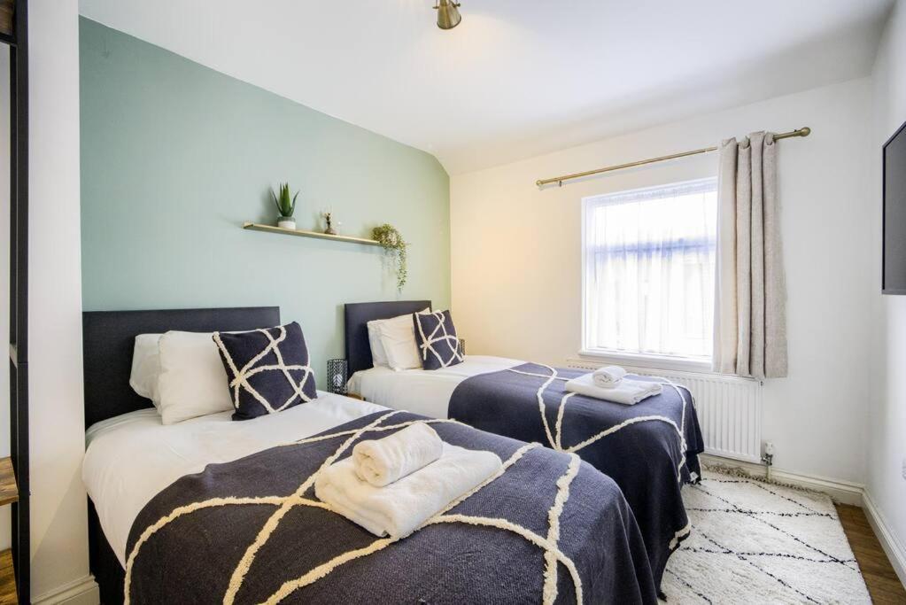 Low Rate For A 4-Bedroom House In Coventry With Free Unlimited Wi-Fi 2 Car Parking 53 Qmc المظهر الخارجي الصورة